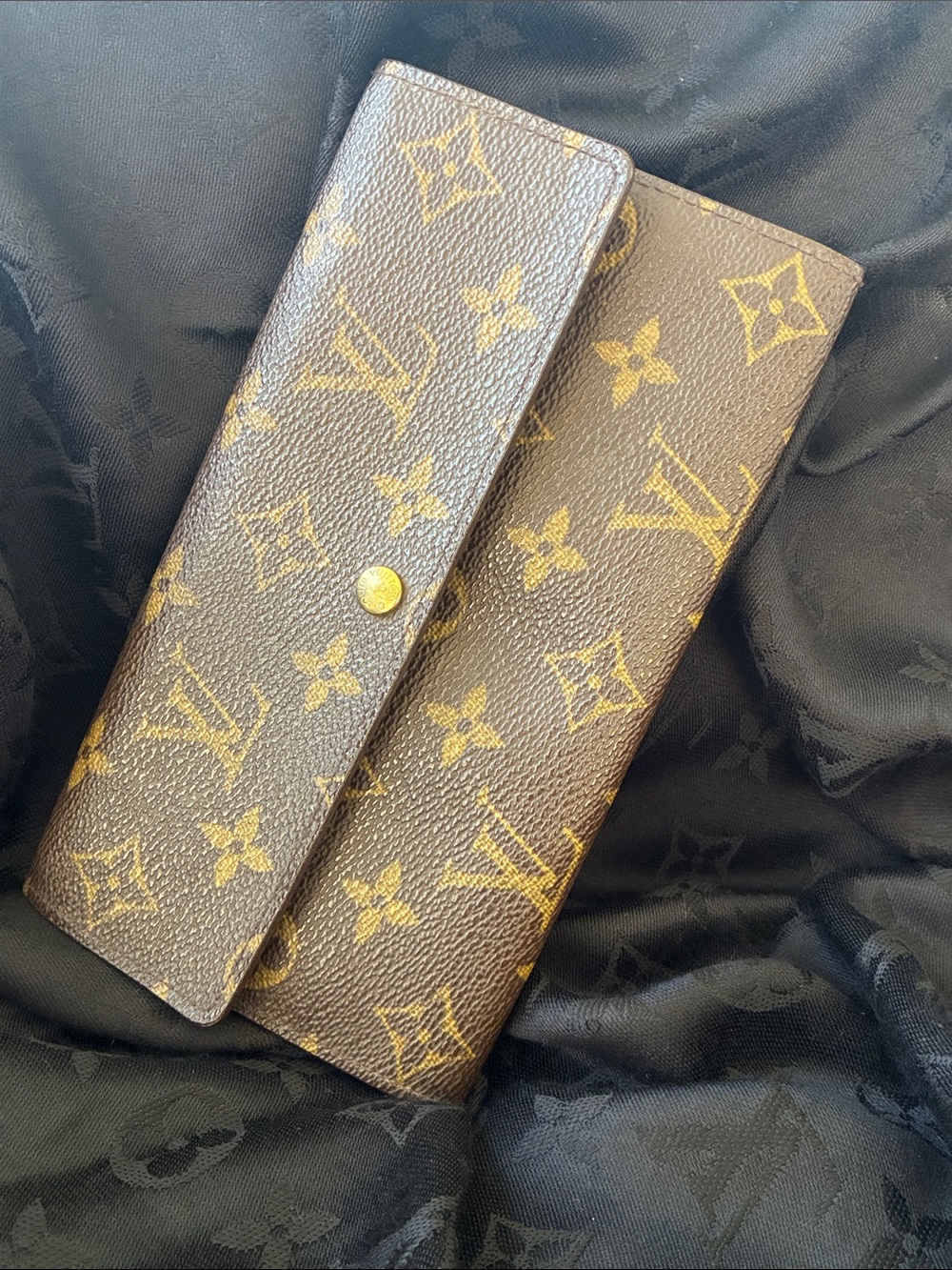Authentic Vintage Louis Vuitton Monogram Sarah Wallet (Dec 2005) – EUC